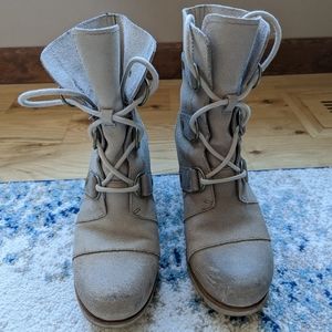 Sorel women's Joan of Arctic Wedge Boots. (Beige)